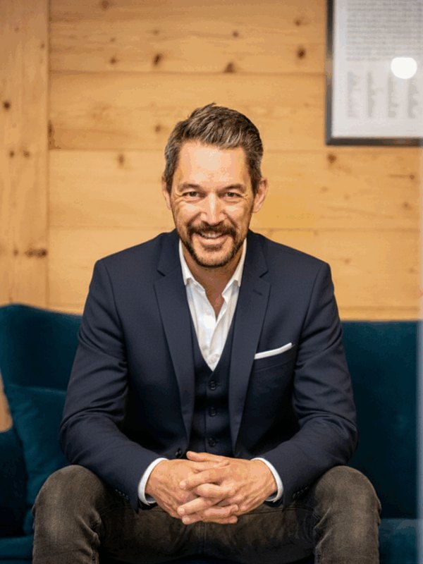 Nicolas Machoud, gérant-fondateur de Bagnes Immobilier, qui vous présente Les Dziles.